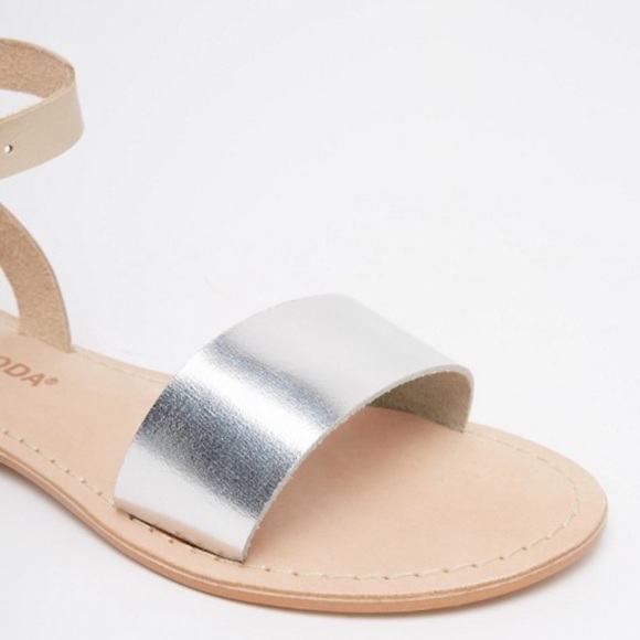 Vero Moda Metallic Leather Strap Sandal - Picture 4 of 10